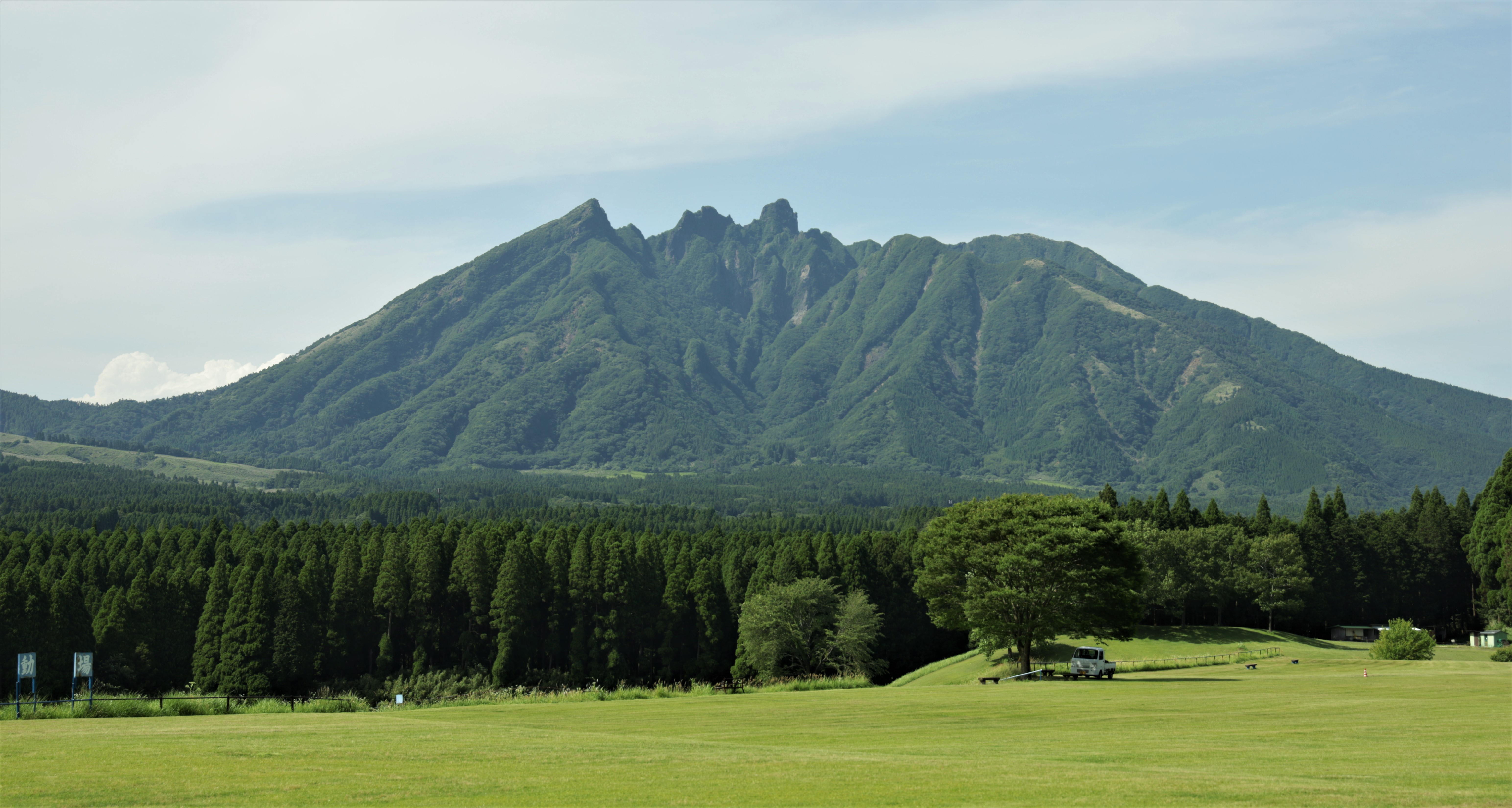 月廻り公園から見た根子岳