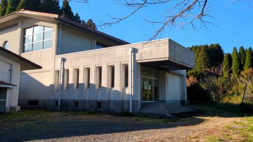 高森自然学校体育館外観