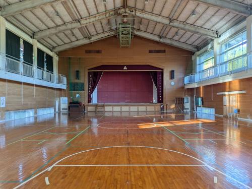 高森自然学校体育館アリーナ
